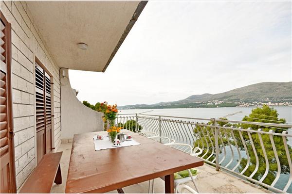 Apartment A1, for 6 persons