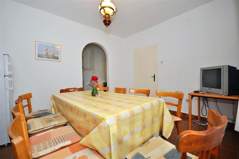Apartment A2, for 8 persons