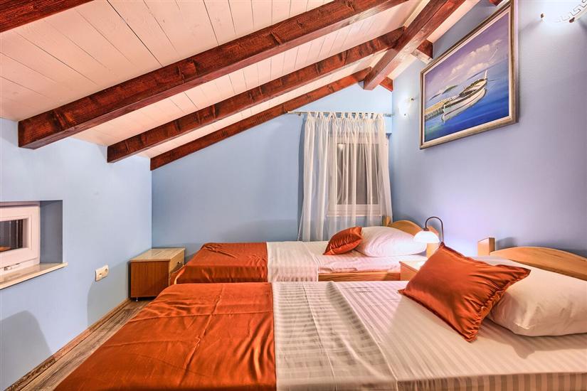 House K1, for 8 persons