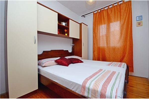 Apartment A1, for 5 persons