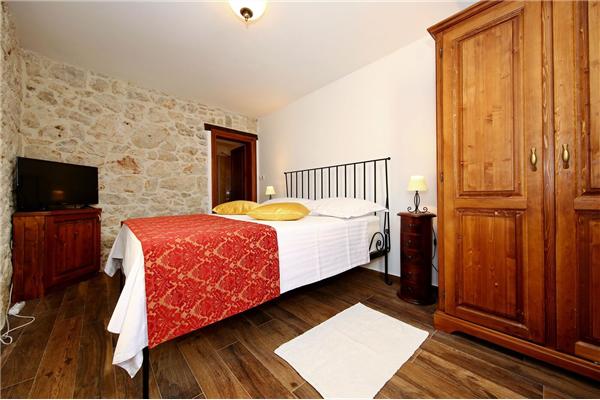 House K1, for 10 persons