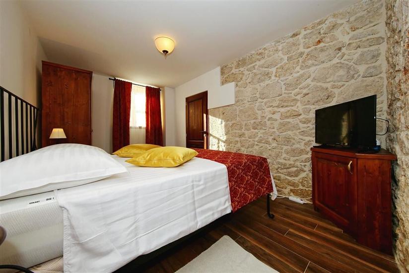 House K1, for 10 persons