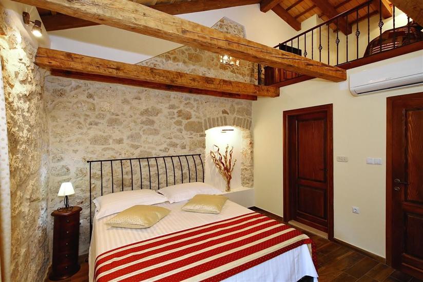 House K1, for 10 persons