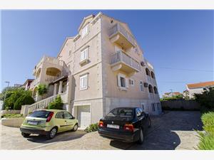 Apartamenty Mara Supetar - wyspa Brac, Kamienny domek, Powierzchnia 69,00 m2, Odległość od centrum miasta, przez powietrze jest mierzona 800 m