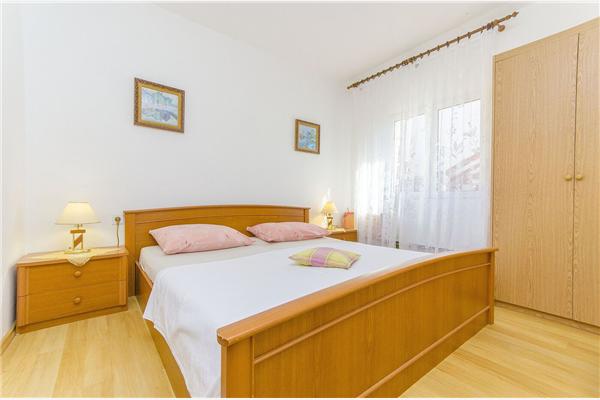 Apartment A5, for 5 persons