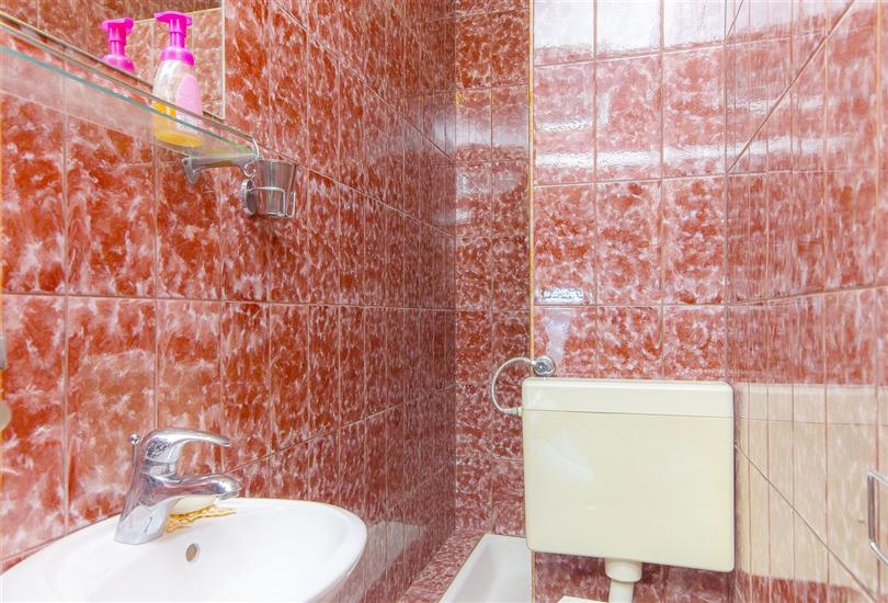 Apartment A5, for 5 persons