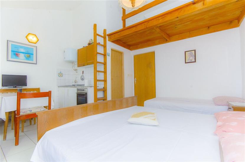 Apartment A4, for 3 persons