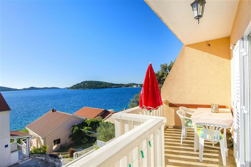 Apartment A2, for 3 persons