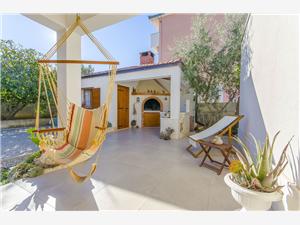 Vakantie huizen Split en Trogir Riviera,ReserverenNonoVanaf 400 €