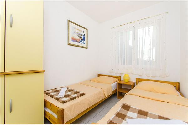 Apartment A1, for 5 persons