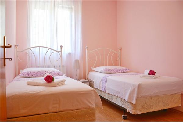 Apartment A1, for 6 persons