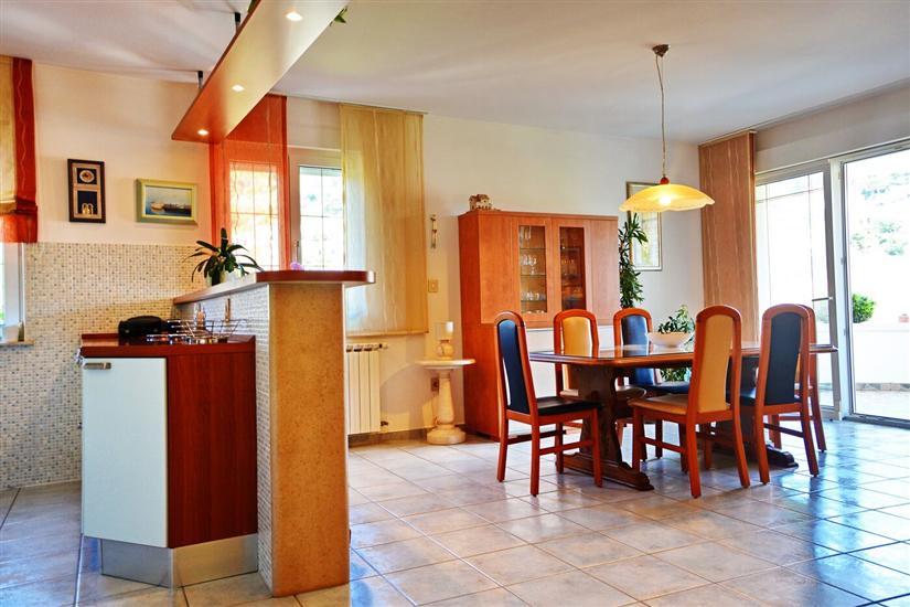 Apartment A2, for 6 persons