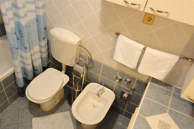 Apartment A2, for 6 persons