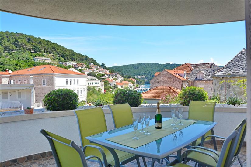 Apartment A2, for 6 persons