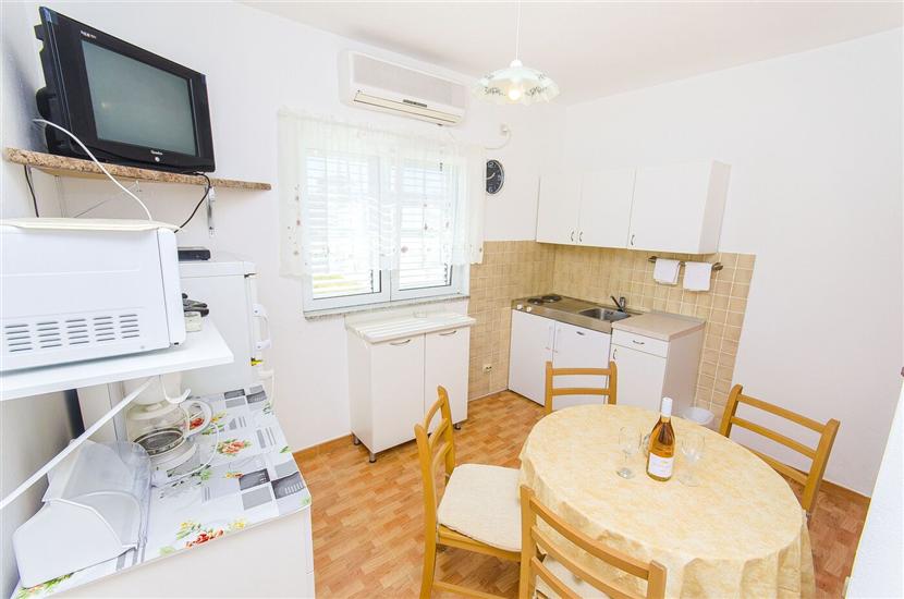 Apartment A2, for 5 persons