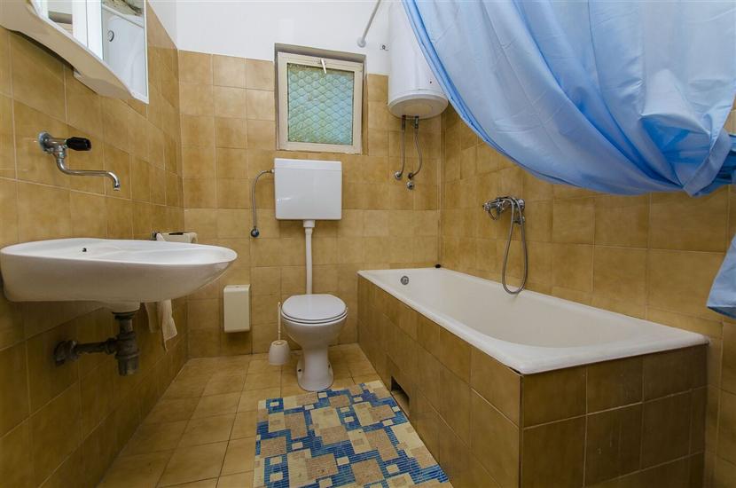 Apartment A1, for 5 persons