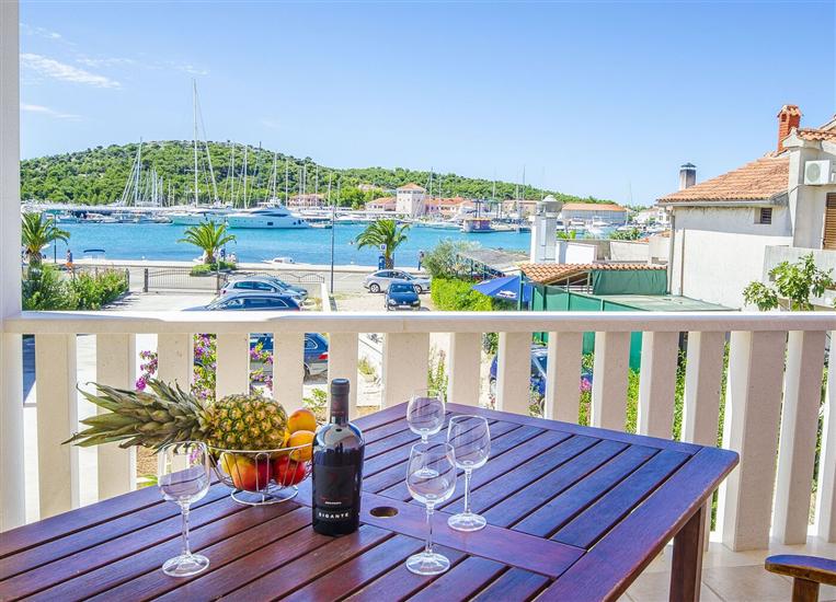 Apartment A7, for 4 persons