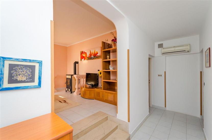 Apartment A2, for 6 persons
