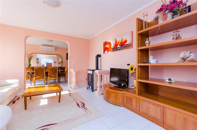 Apartment A2, for 6 persons