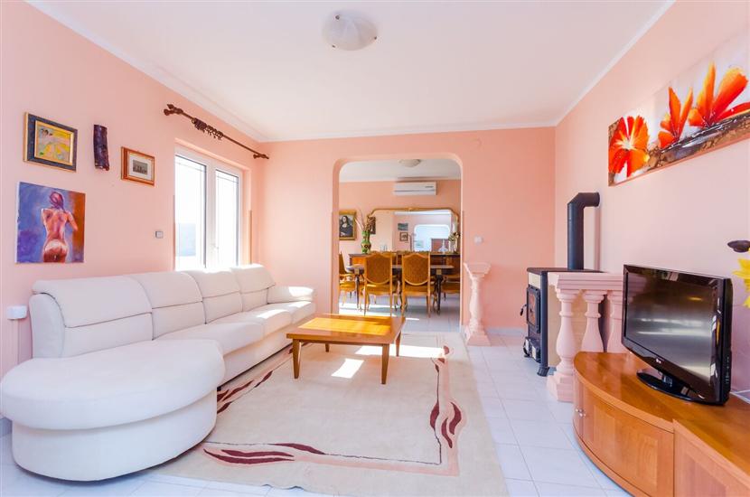 Apartment A2, for 6 persons