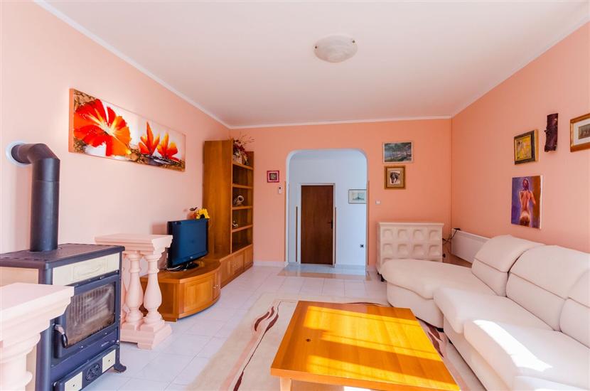 Apartment A2, for 6 persons