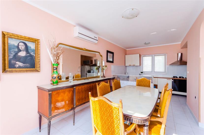 Apartment A2, for 6 persons