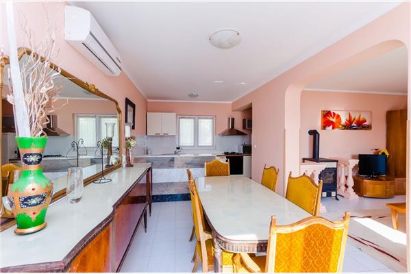Apartment A2, for 6 persons