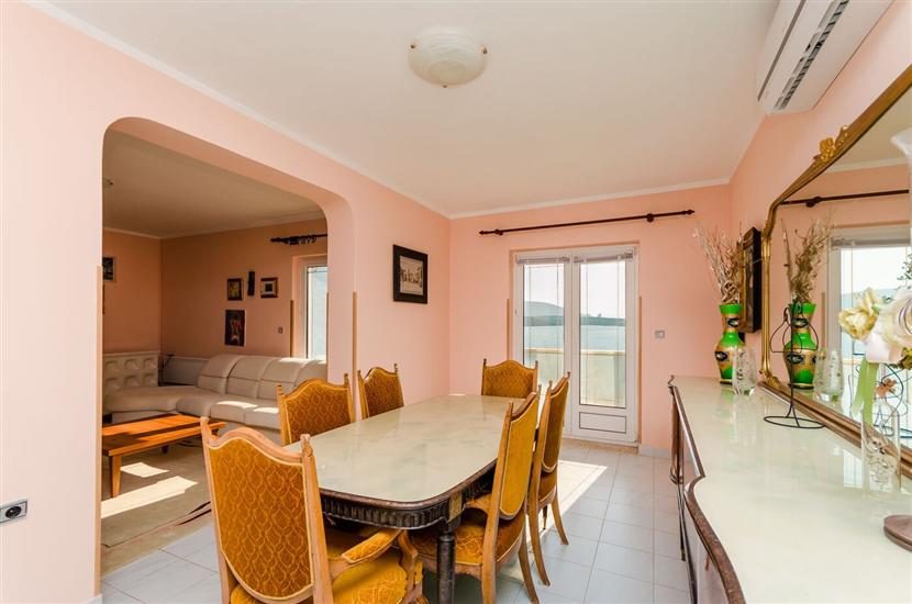 Apartment A2, for 6 persons