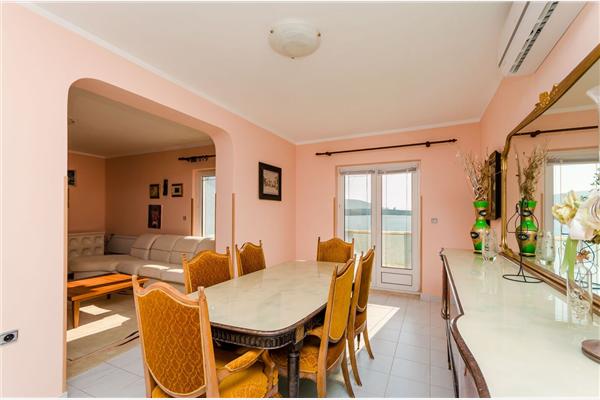 Apartment A2, for 6 persons