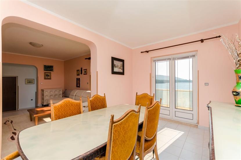 Apartment A2, for 6 persons