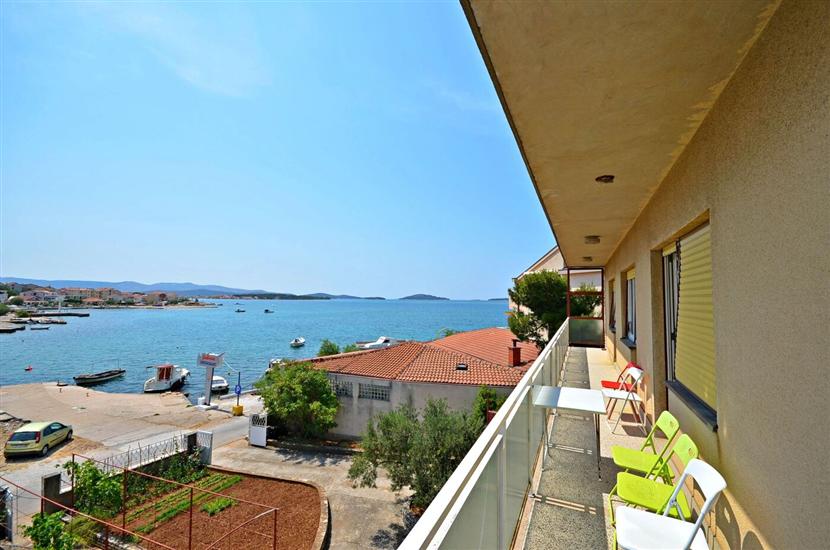 Apartment A1, for 8 persons