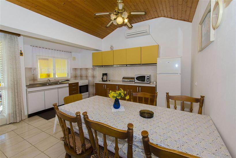 Apartment A1, for 6 persons