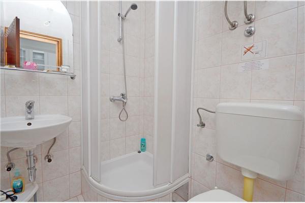 Apartment A7, for 5 persons