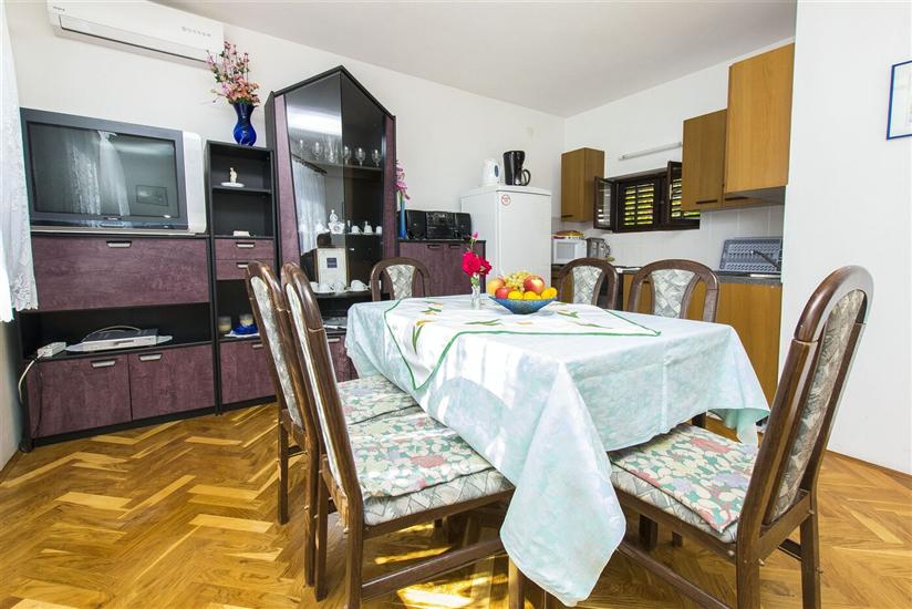 Apartment A1, for 6 persons