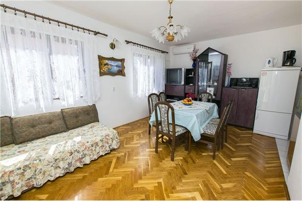 Apartment A1, for 6 persons