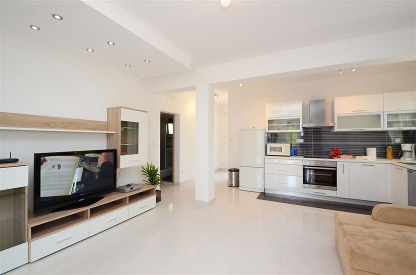 House K1, for 11 persons