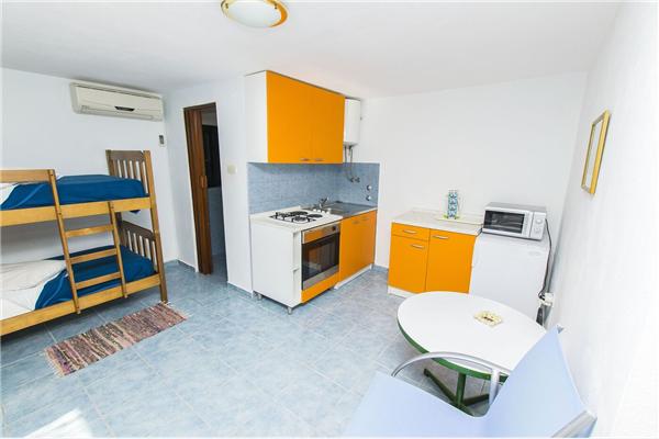 Apartment A5, for 5 persons