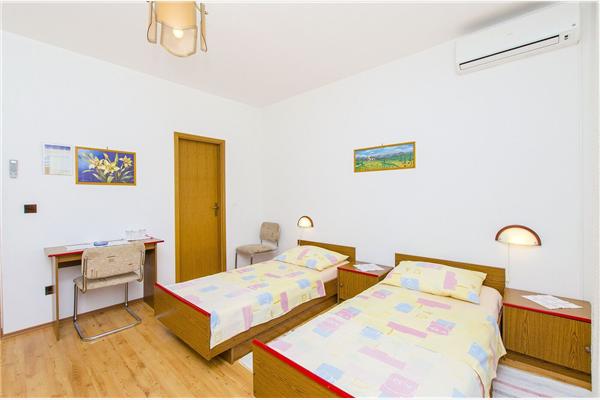 Room S7, for 2 persons