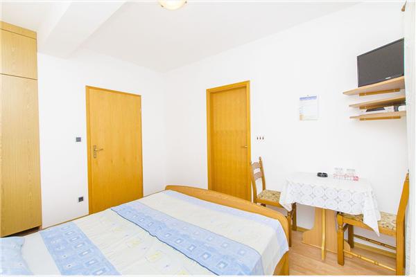 Room S10, for 2 persons