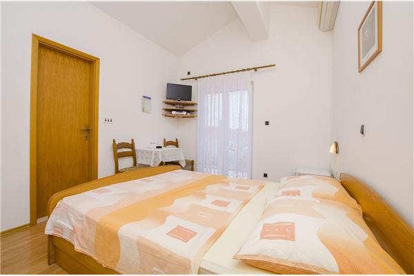 Room S13, for 2 persons