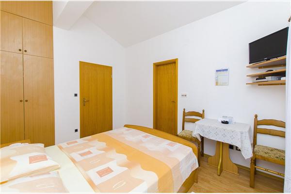 Room S13, for 2 persons