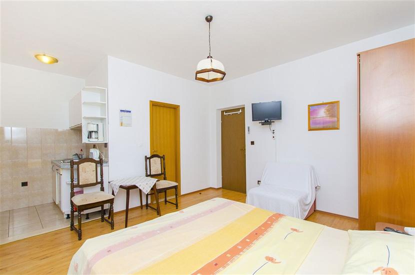 Apartment A8, for 2 persons