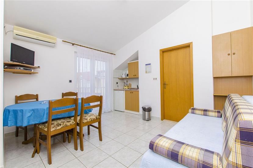 Apartment A14, for 3 persons