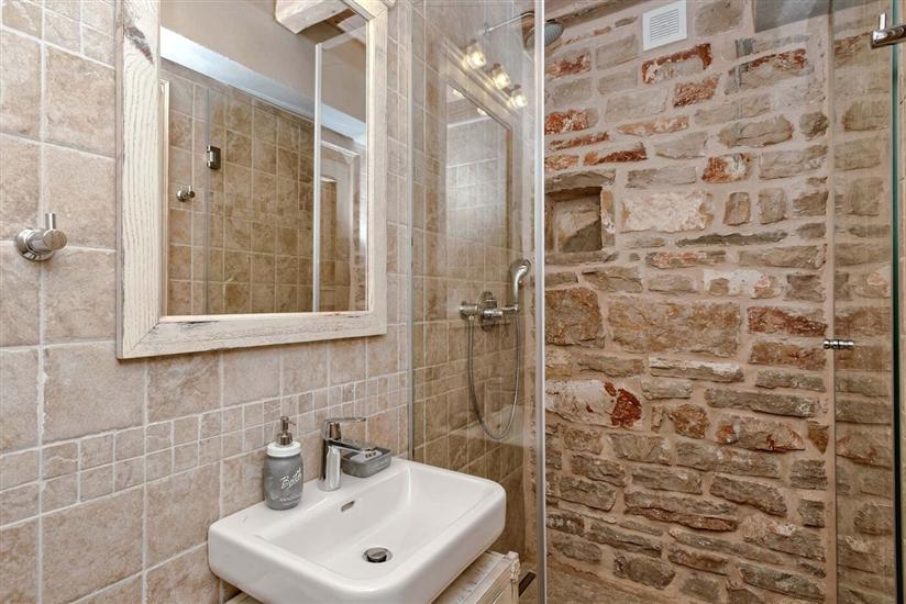 House K1, for 10 persons