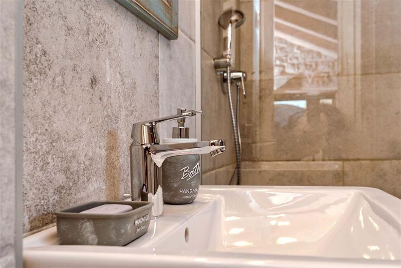 House K1, for 10 persons