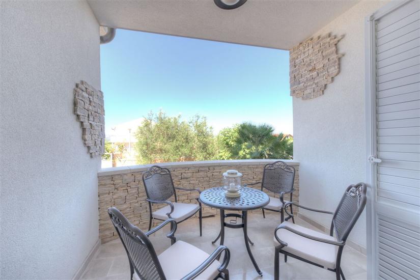 Apartment A1, for 5 persons