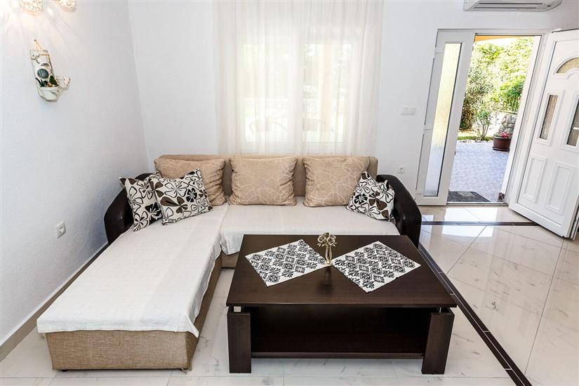 Apartment A7, for 6 persons