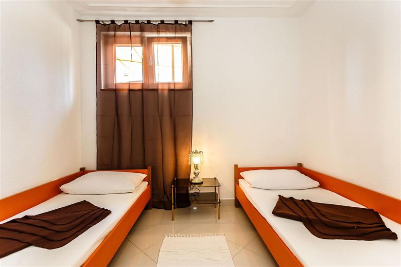 Apartment A7, for 6 persons