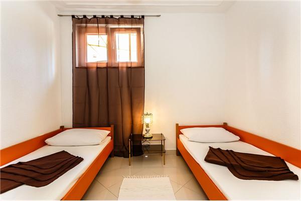 Apartment A7, for 6 persons