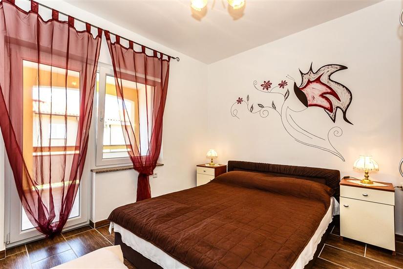 Room S1, for 3 persons